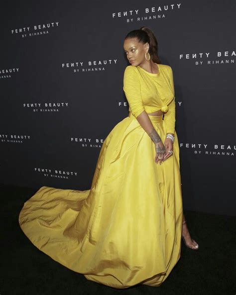 Rihanna De Oscar De La Renta En La Presentación De Fenty Beauty En