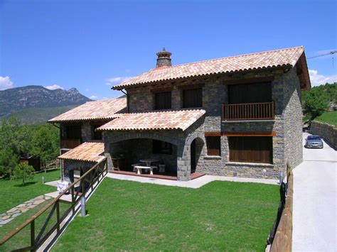 Rehabilitada respetando la estructura original y su encanto sin renunciar a todas las comodidades que puede. Casa Rural UN CHARCO AZUL