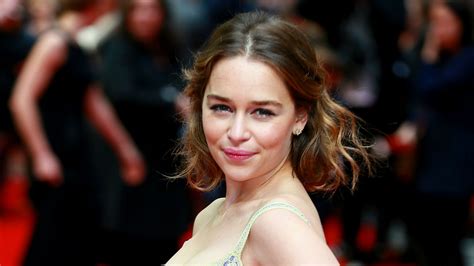 Game Of Thrones Fans Are Annoying Emilia Clarke For This