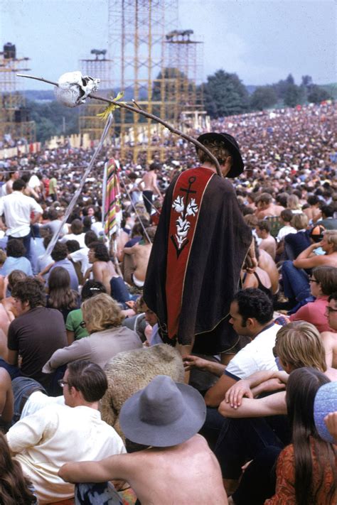 31 pictures that show just how crazy woodstock really was festival woodstock 1969 woodstock