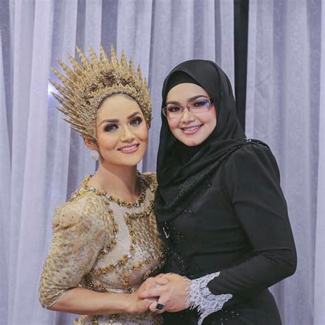 Yonder celcom dato siti nurhaliza & friends concert 2016 (hd). Krisdayanti dan Siti Nurhaliza - Biodata Artis