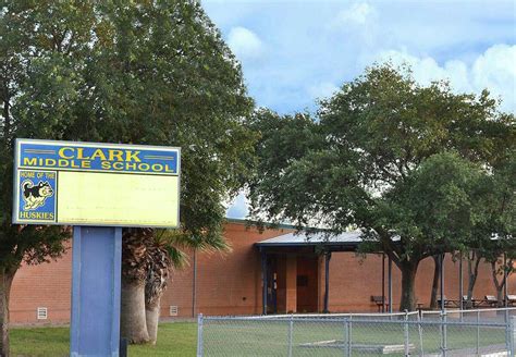 Laredos Clark Middle School Evacuated Due To Gas Smell In Library