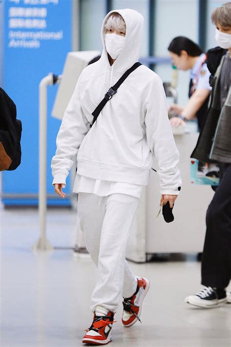blueheartpeach on twitter exo fashion exo airport fashion baekhyun fashion