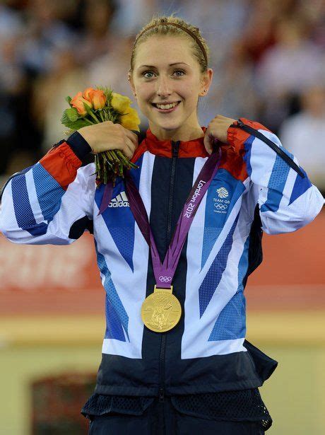 Laura Trott Collects Her Gold Medal After Winning The Omnium At The Velodrome Sports Hero