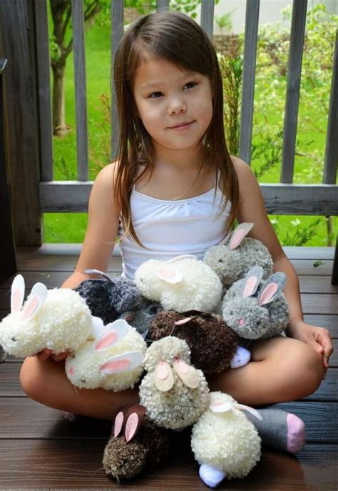 20 Adorables Bricolages à Faire Avec Les Enfants Avec Des Pompons Easter Bunny Crafts