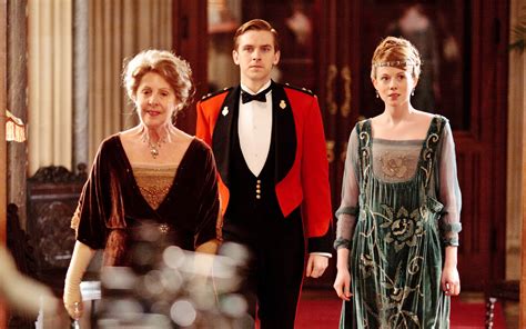 Downton Abbey A Review Of Seasons 1 And 2 Season 2 Episode 1