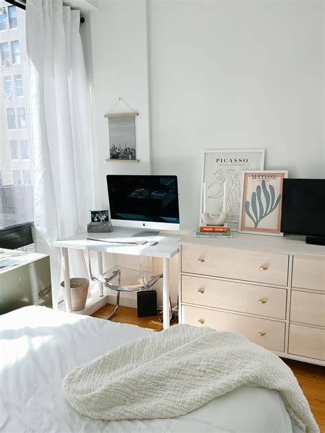 Nyc Bedroom Decor How We Decorated Sarahs Small Apartment Bedroom In