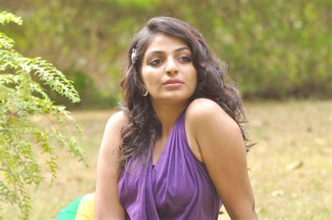 Malayalam Actress Mythili Hot Latest Stills Gallery ~ Tamilogallery