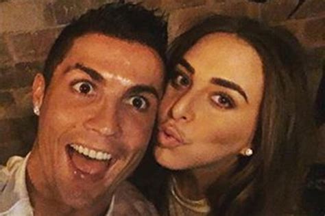 Cristiano Ronaldo ¿está Saliendo Con La Multimillonaria Chloe Green