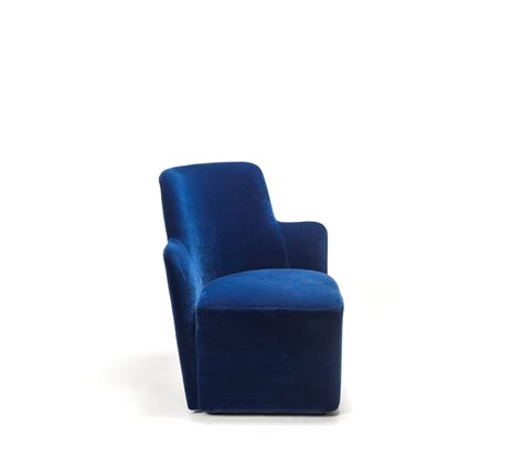 Freedom armchairs and lounge chairs focus on great design, comfort and durability. Velour Small Armchair made in italy - Style Matters