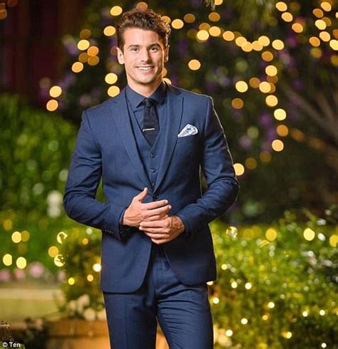 Bachelor Matty J Is Offering Free Kisses To Fans In Sydney Daily Mail Online