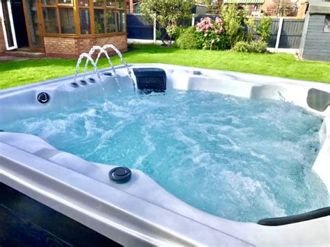 4 Ways A Hot Tub Can Improve Your Mental Health H2o Hot Tubs Uk