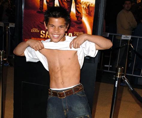 These idols are the definition of having toned abs. Pictures of Shirtless Taylor Lautner | POPSUGAR Celebrity
