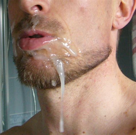 Hombres Desnudos Tragando Leche