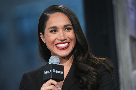 The Gesture Meghan Markle Uses To Appear Likeable In Public New Idea Magazine