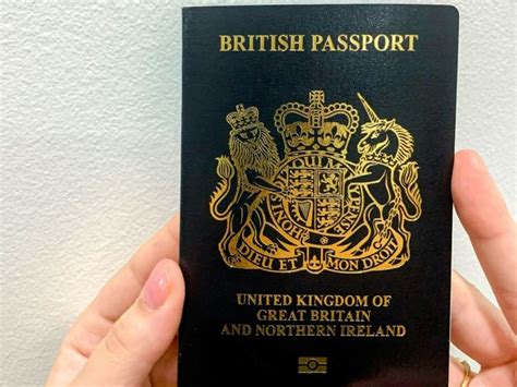 Après Le Brexit Les Passeports Bleus De Retour Au Royaume Uni Challenges
