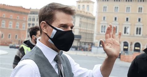 Video, 00:02:41how covid cruise ships are navigating troubled waters. Tom Cruise Calls Out Crew Members Breaking Covid Guidelines