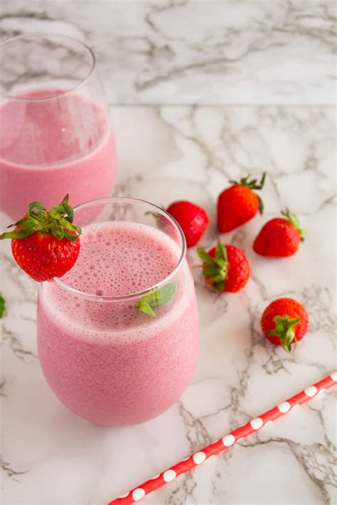 Simple Strawberry Smoothie With Mint Only 6 Ingredients