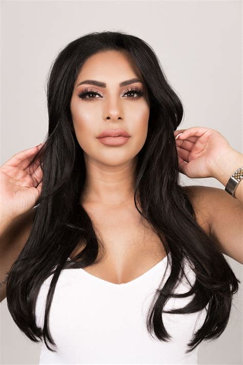 Huda Kattan The Face That Launched A Billion Dollar Beauty Empire Cnn Holyvip
