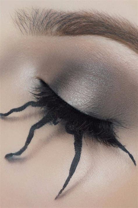 This Spider Leg Eyeliner Will Creep You Out Cute Halloween Makeup