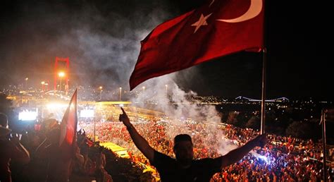 15 temmuz gecesinin karikatürleri ile birlikte çizimlerini sizler için derledik. '15 Temmuz Dayanışma Kampanyası'na 2 milyon lira bağış