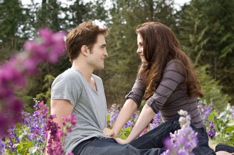 Newold Still Of Edward And Bella In Their Meadow In 2019 Twilight Saga Twilight Movie