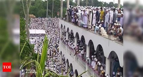 Thousands Defy Lockdown For Funeral Of Muslim Cleric In Bangladesh