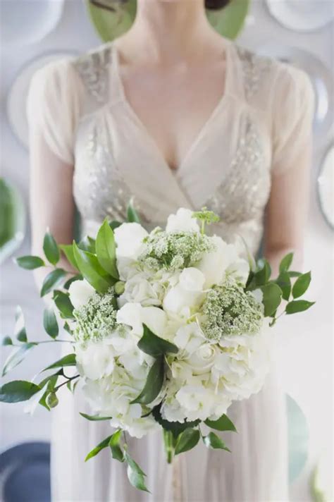 23 Innocently Beautiful White Bridal Bouquets Weddingomania