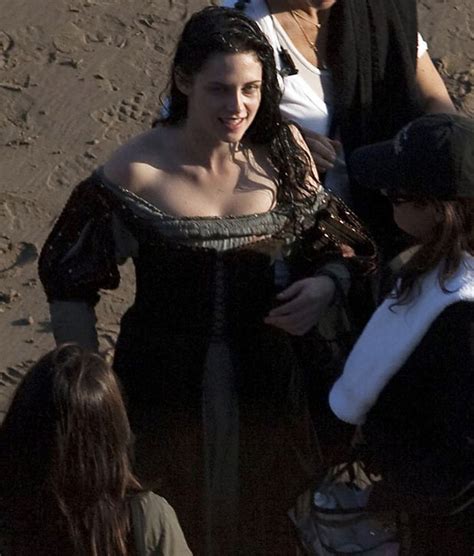 Kristen Stewart Films Snow White And The Huntsman On Set Pictures