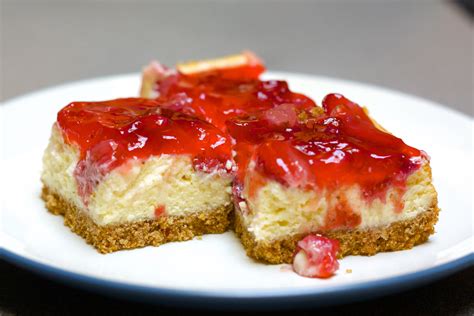 Strawberry Cheesecake Squares 169365 Simmiecakes