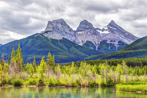 110 Canmore Banff Three Sisters Banff National Park Stock Photos