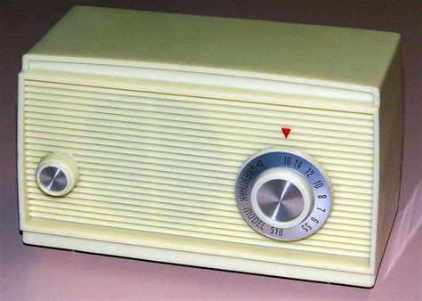 Vintage Graymark Plastic Kit Radio Model 510 Am Band 5 Vacuum Tubes