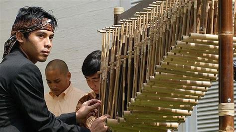 Cara Memainkan Angklung Dan Bagaimana Cara Angklung Menghasilkan Bunyi