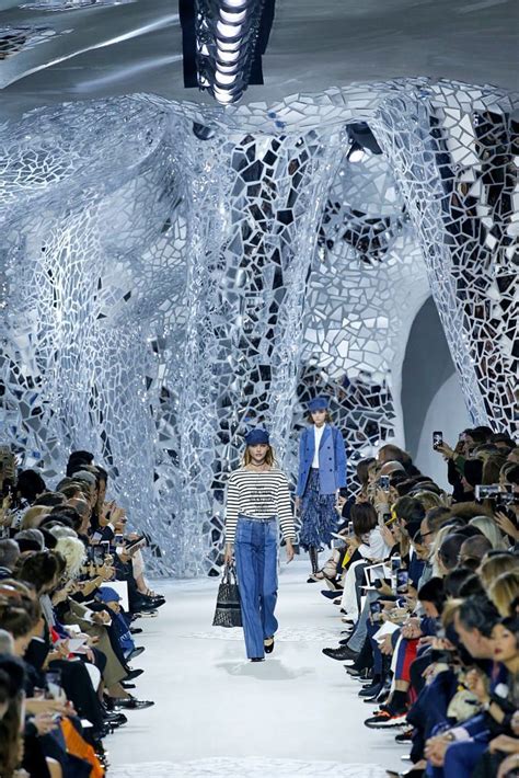 20 Runway Sets From Fashion Weeks That Will Give You Major Decor Inspo Edgy Fashion