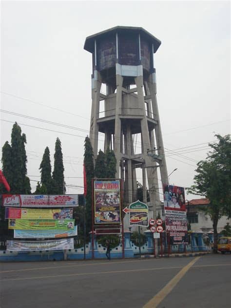 Hingga volume air di bak penampung di tower dapat mencukupi kekuatannya menggerakkan kincir untuk memutar turbin. Probolinggo Info Center: "Tempat-tempat Penting di ...