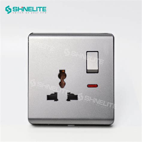 British Standard 13a Single Universal Electrical Switched Wall Socket