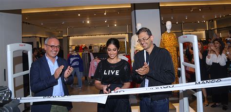 Best women fashion clothing store. Mango opens its first store in Delhi with Myntra, to open ...