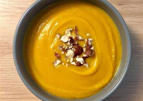 Velouté de potimarron lait de coco et noisettes torréfiées de Soukaïna