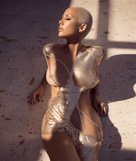 Amber Rose Poses Nude For The First Time Since Breast Reduction Surgery
