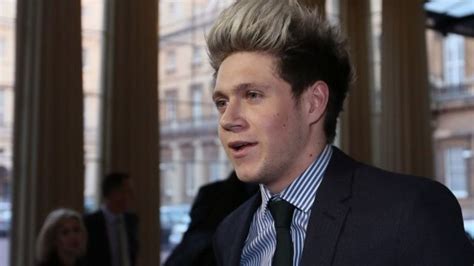 1ds Niall Horan Nervously Waits To Meet The Queen Bbc News