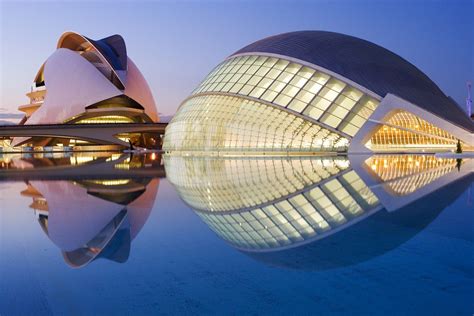 12 Amazing Photographs Of Architecture Reflected In Water