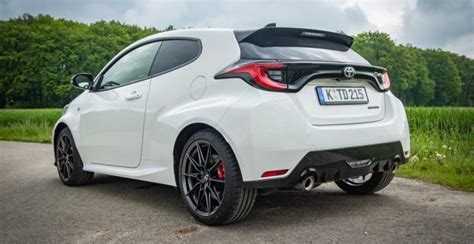 Sie bieten viel seitenhalt für sportliche fahrweise und bieten gleichzeitig komfort auf längeren strecken. Praxistest Toyota Yaris GR Four: Der Zweitwagen für den ...