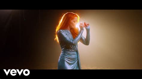Combination of 50% televoting and 50% national juries. Sanremo 2021: Noemi - "Glicine"