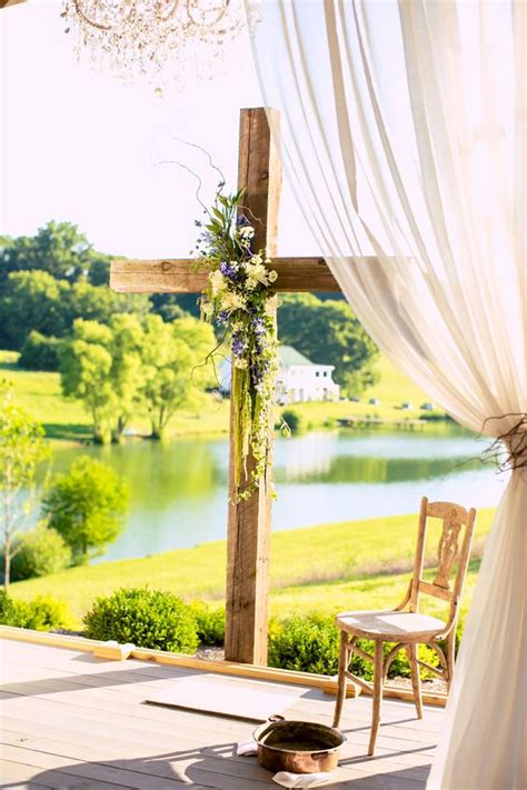Check out my free plans on how to build a wedding cross that will please the bride and groom and stun all the guests. Graceful Cross Altars - I DO Y'ALL