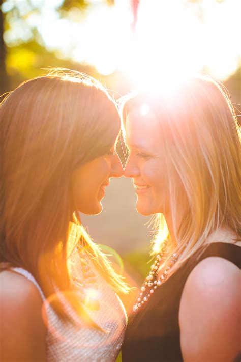 Our Favorite Engagement Shots Lesbian Engagement Photos Engagement Photo Poses Engagement