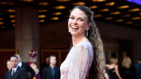 Younger Star Sutton Foster Teases New Musical Moments As Her