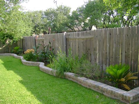 20 Backyard Fence Line Landscaping Ideas