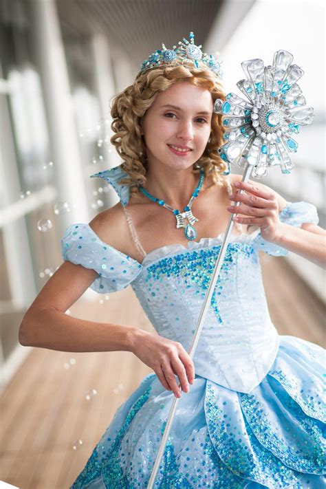 Glinda The Good From Wicked Daily Cosplay Com