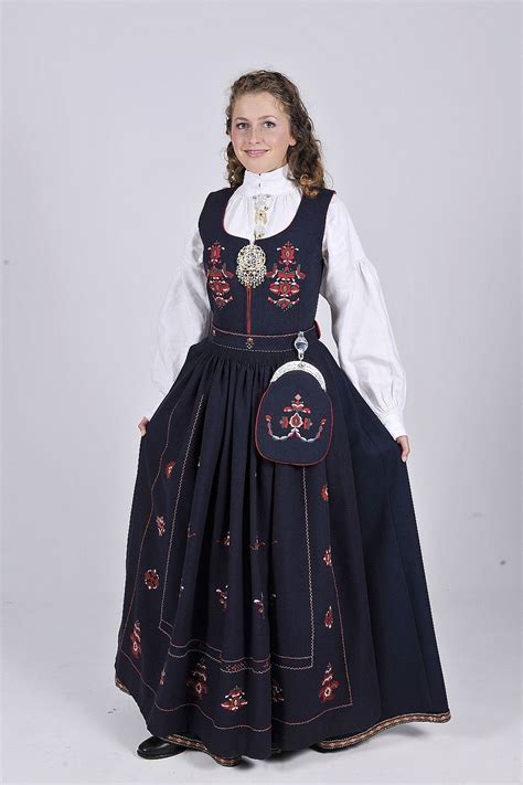 Norskebunader Sunnmøre Norwegian Clothing Scandinavian Costume Traditional Outfits