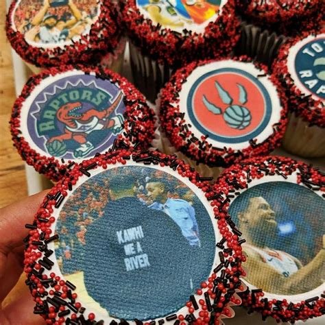 Toronto Raptors Cupcakes 🇨🇦🏀🦖⁣⁣ ⁣⁣⁣ ⁣⁣⁣ ⁣ 👉degenfood For More Food